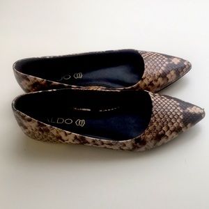 Aldo Lynton Snakeskin Flats - size 7